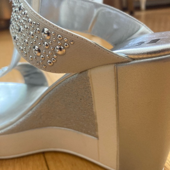 Browns wedge silver & cream sandals never worn outside made in Italy - Picture 9 of 11